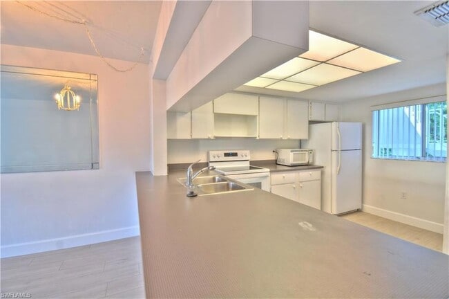 Building Photo - 2330 Naples Trace Cir