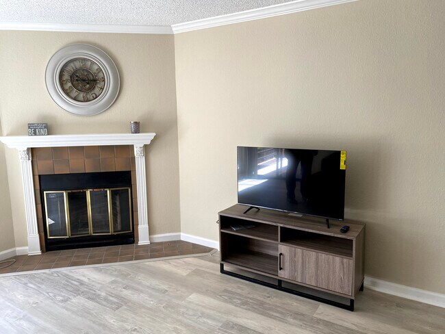 Building Photo - 39059 Guardino Dr