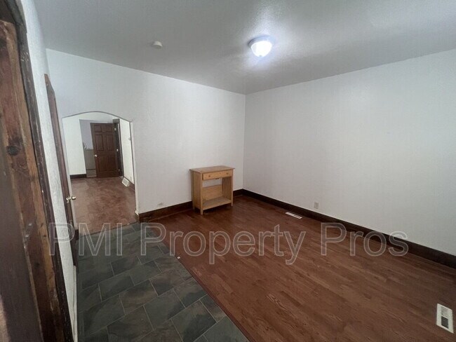 Building Photo - 2853B N Booth St