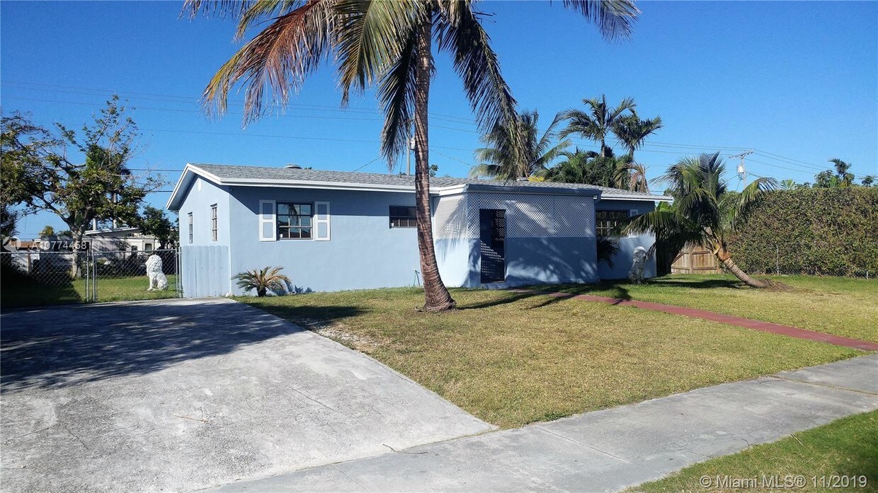 Primary Photo - 10131 Dominican Dr