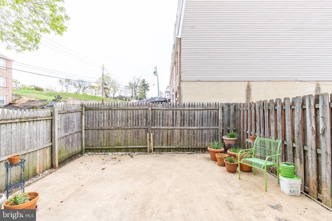 Building Photo - 1209 Brown St