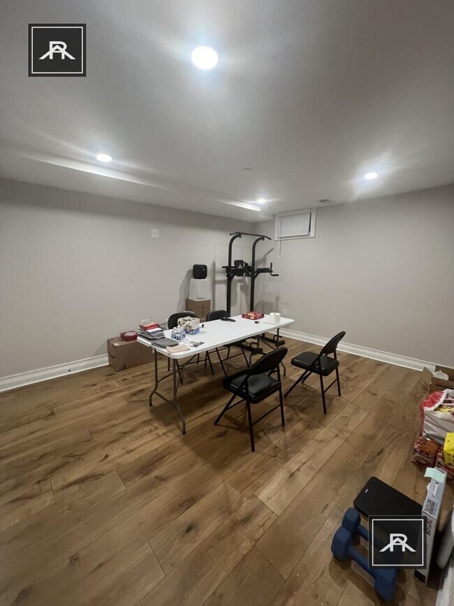 Foto del edificio - 4 bedroom in Brighton MA 02135