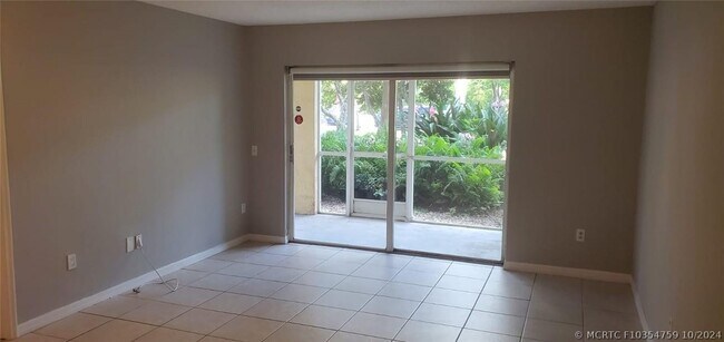 Foto del edificio - 470 S Park Rd