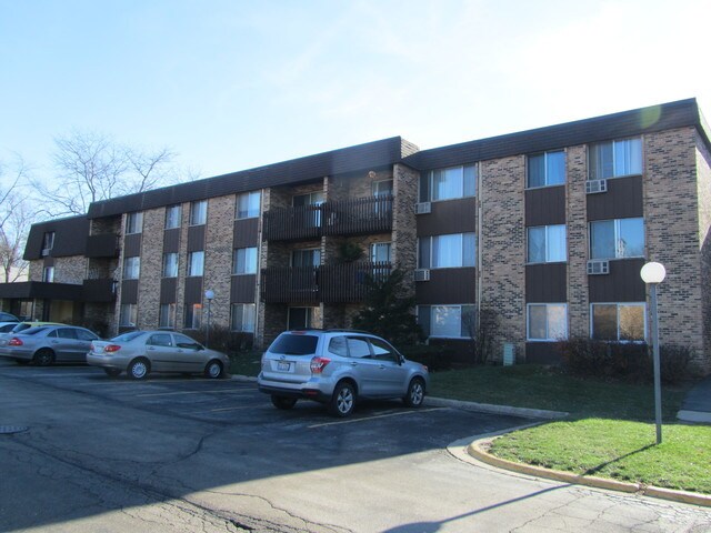 Primary Photo - 940 E Old Willow Rd