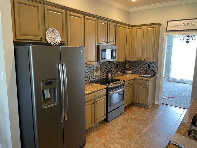 Building Photo - 644 Spring Branch Dr