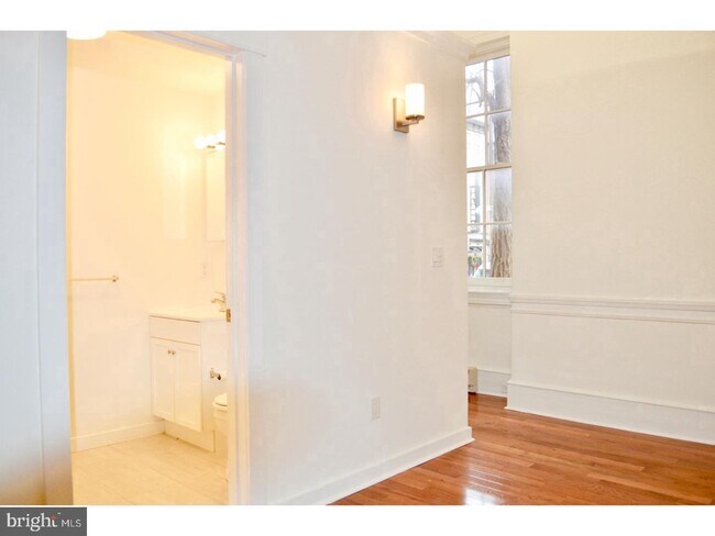 Building Photo - 1300 Spruce St