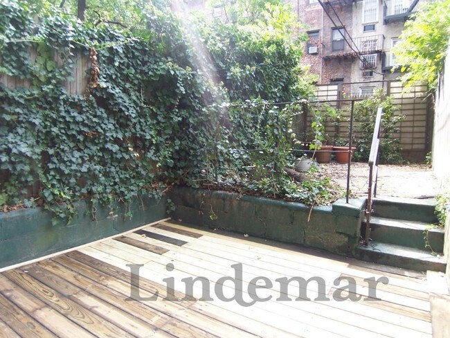 Building Photo - 430 E 83rd St