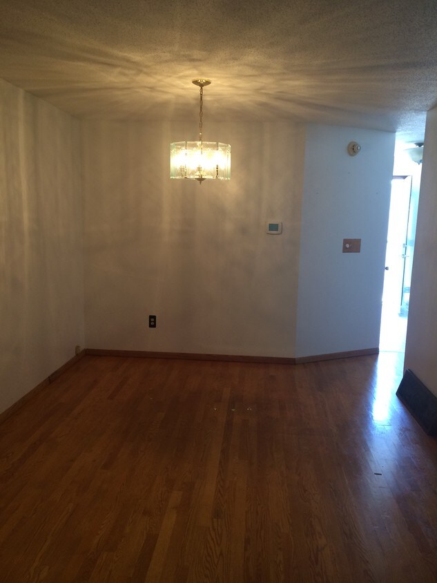 Living/Dining Room - 421 Allen St