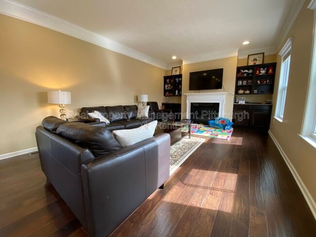 Photo - 449 Beech Dr House