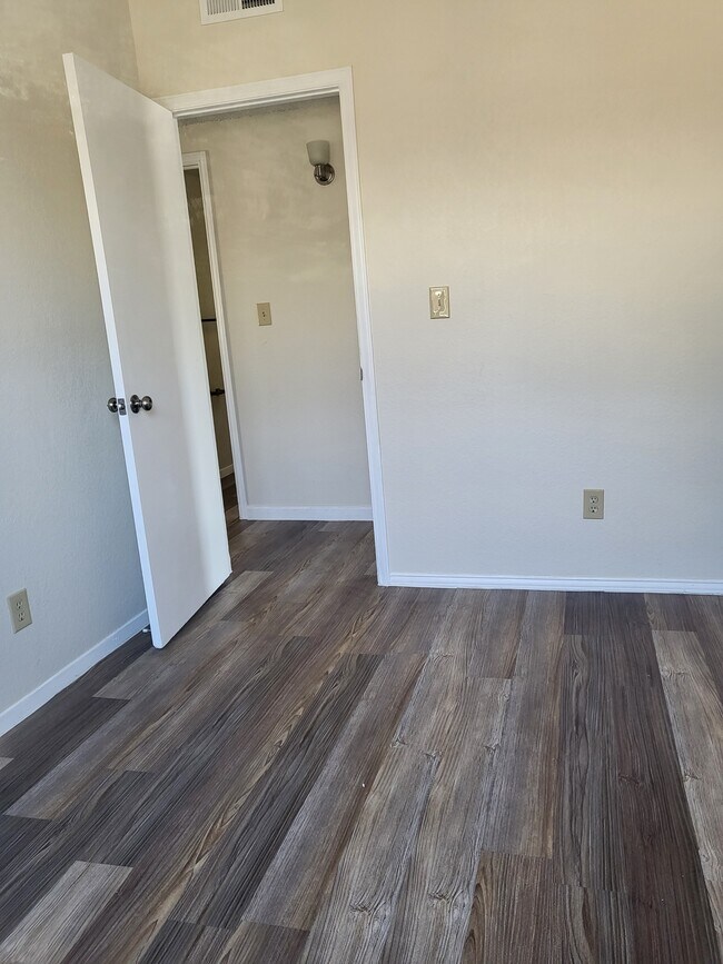 Foto del edificio - 11149 Paducah Ave