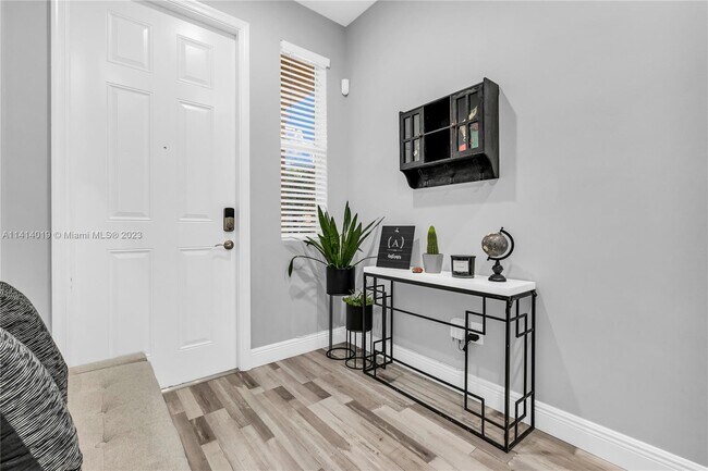 Foto del edificio - 6943 Long Pine Cir