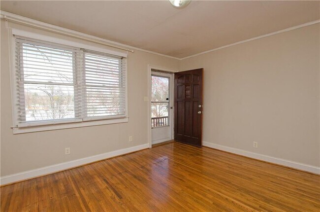 Foto del edificio - 1398 Woodmont Ln NW