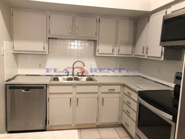 Building Photo - **3/2 in Winter Park Pines with Fenced Yar...