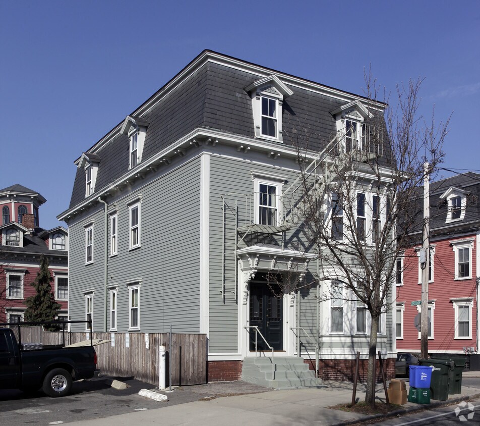 Primary Photo - 54 Hope St