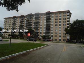 Building Photo - 4174 Inverrary Dr