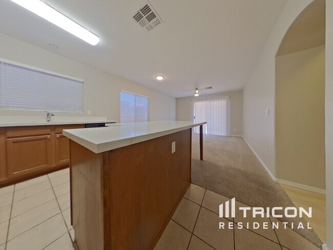 Foto del edificio - 20 N 220th Ln