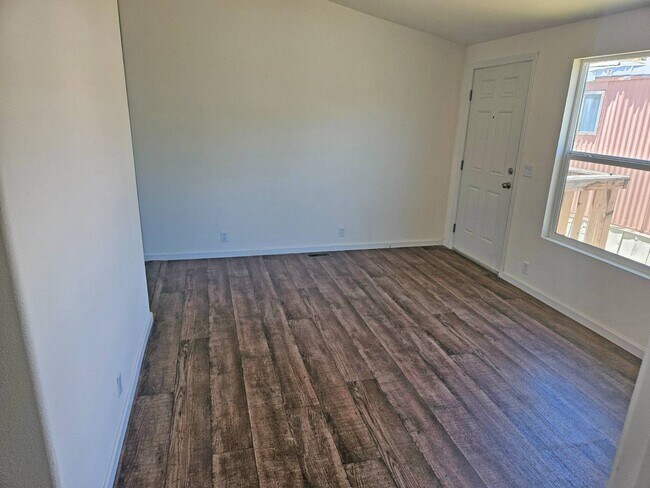 Foto del edificio - 573 E Sullivan St