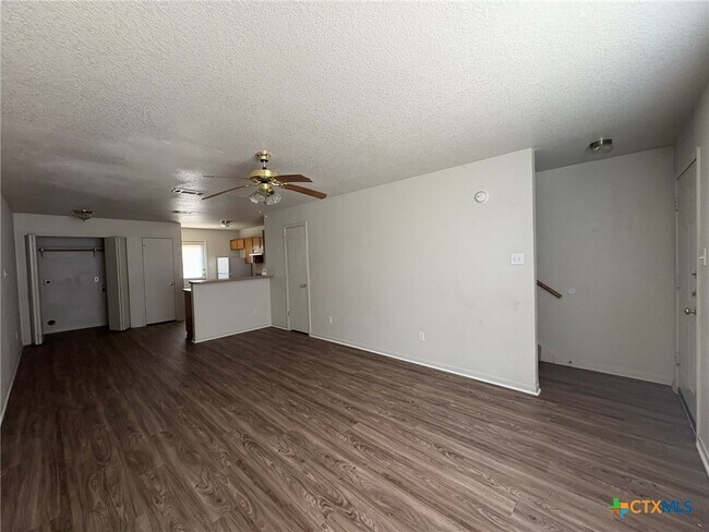 Foto del edificio - 4210 Primrose Dr