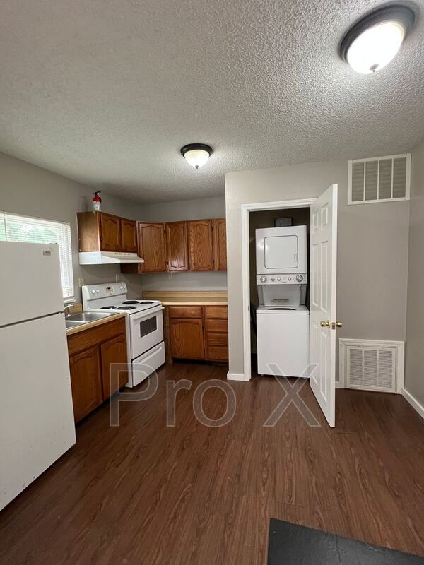 Building Photo - 1116 S Elm St