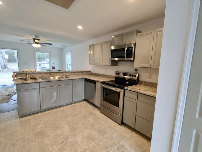 Building Photo - 321 Cedar Trl