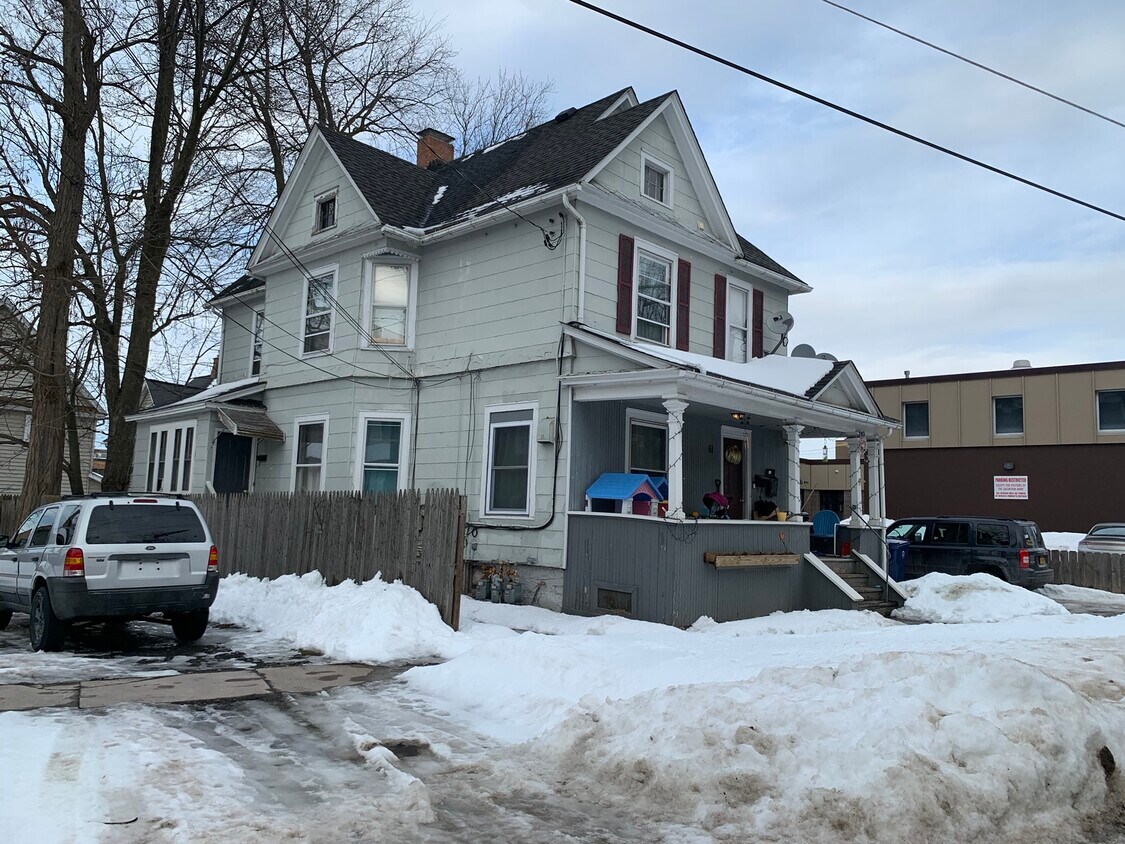 61 Genesee St Unit 1, Lockport, NY 14094 Apartments in Lockport, NY