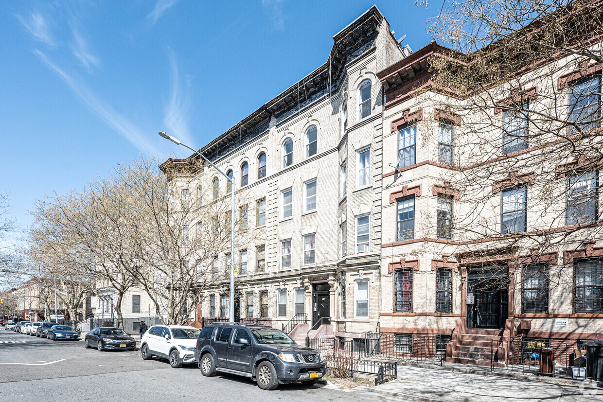 Primary Photo - 459 Chauncey St