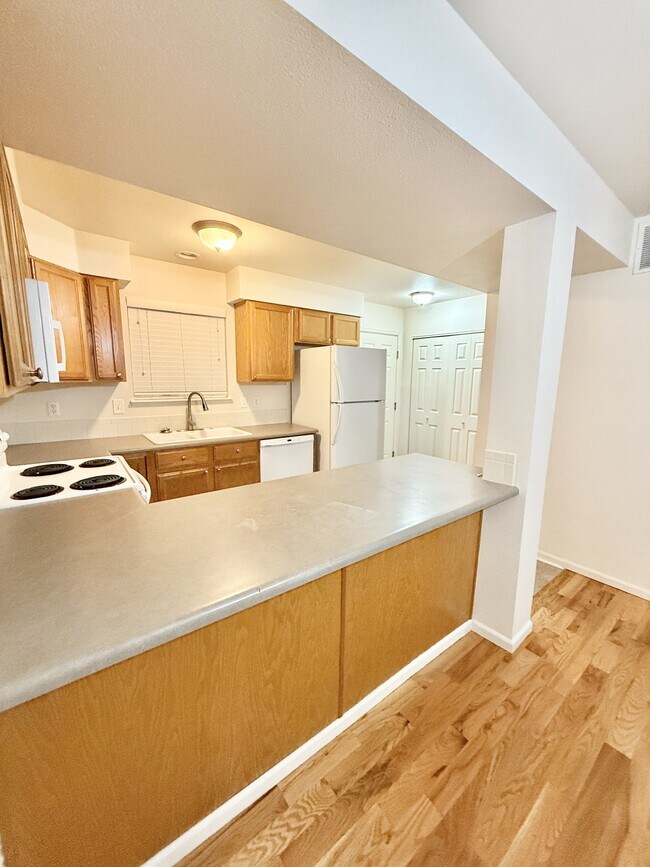 Foto del edificio - 4527 Starflower Dr