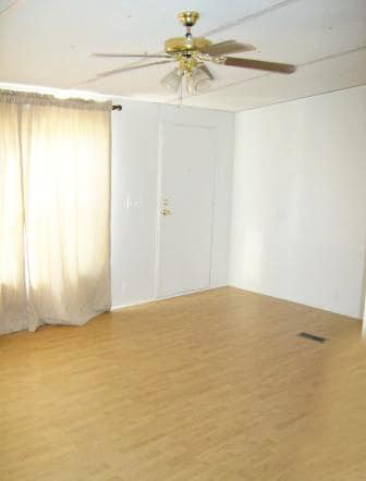 Building Photo - 128 Crestview Dr