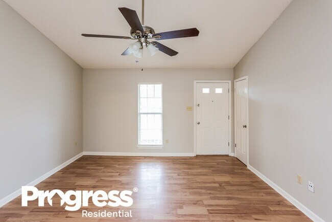 Foto del edificio - 5850 Waverly Dr