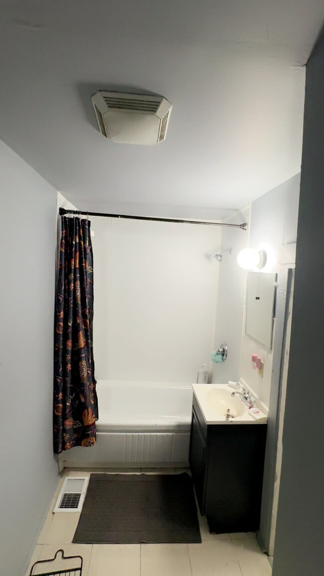 Building Photo - 78 Webster Ave