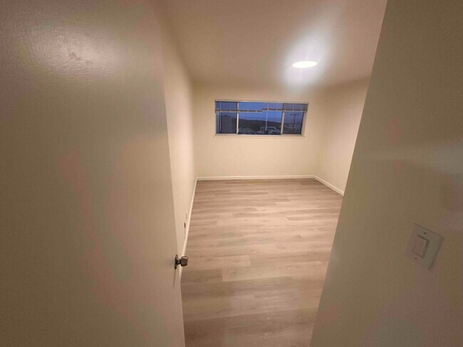 Foto del edificio - 7555 Geary Blvd