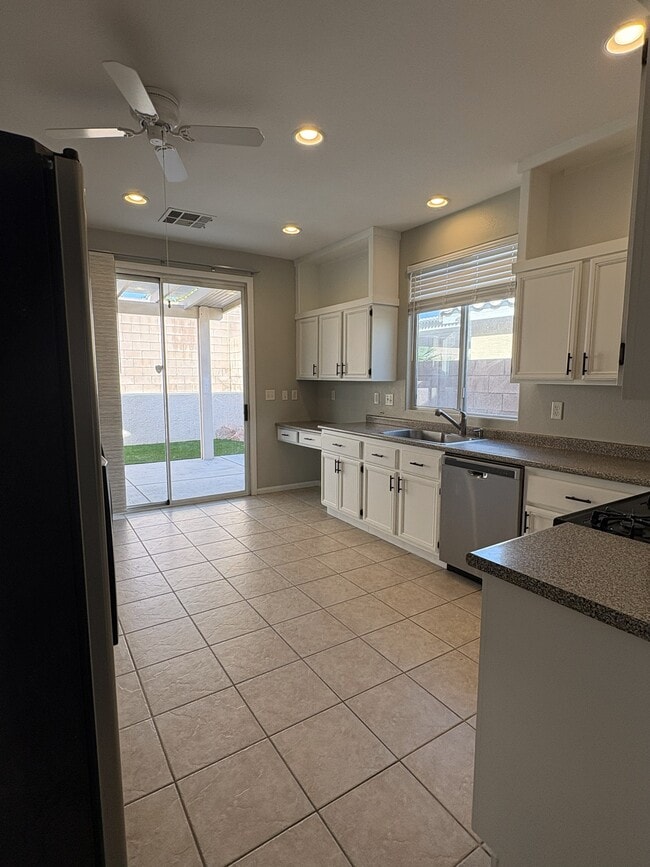 Foto del edificio - 11016 Piedmont Valley Ave