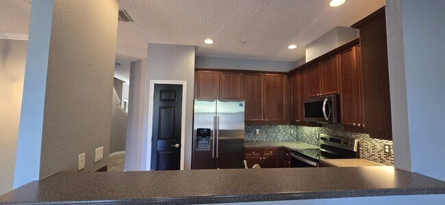 Foto del edificio - 638 Pinebranch Cir