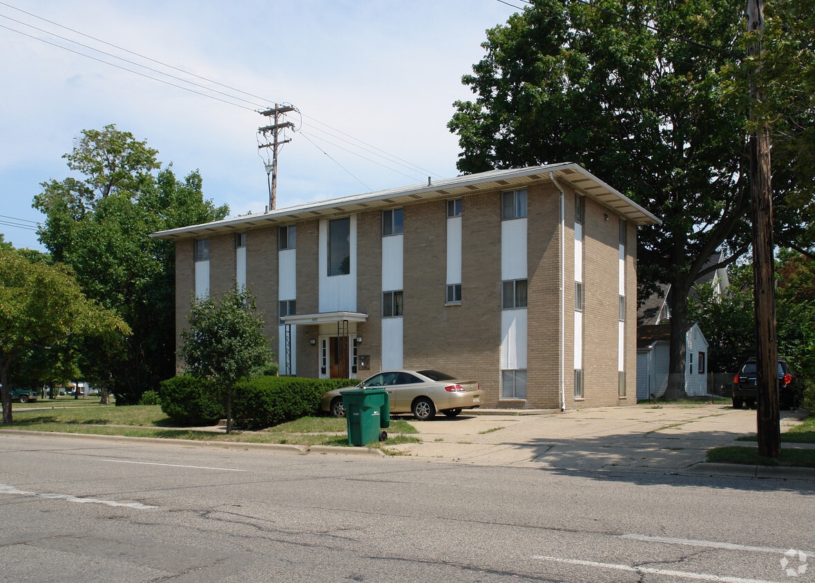 Primary Photo - 330 N Pine St