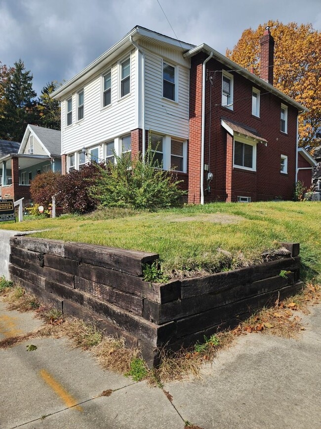 Building Photo - 97 E Emerling Ave