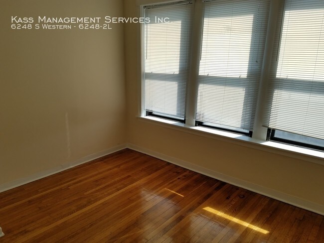 Foto del edificio - 6248 S Western Ave