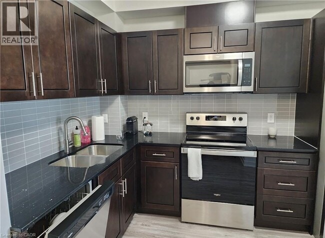 Building Photo - 128 King St N