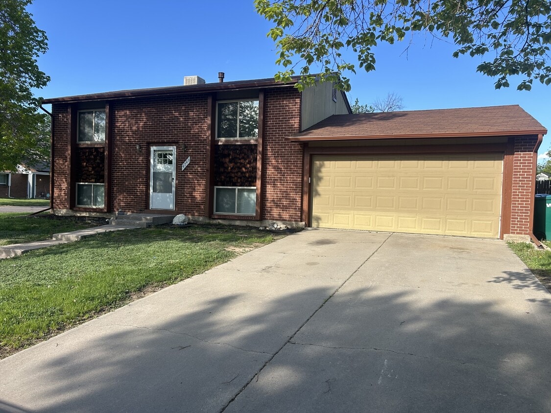 Primary Photo - 4743 S Ouray Way