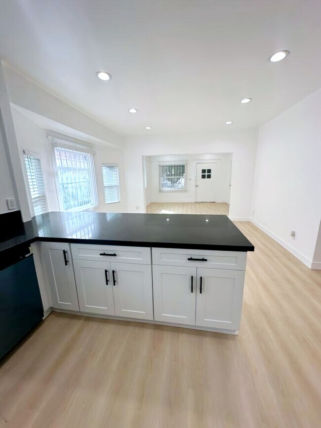 Foto del edificio - 1455 W 22nd St