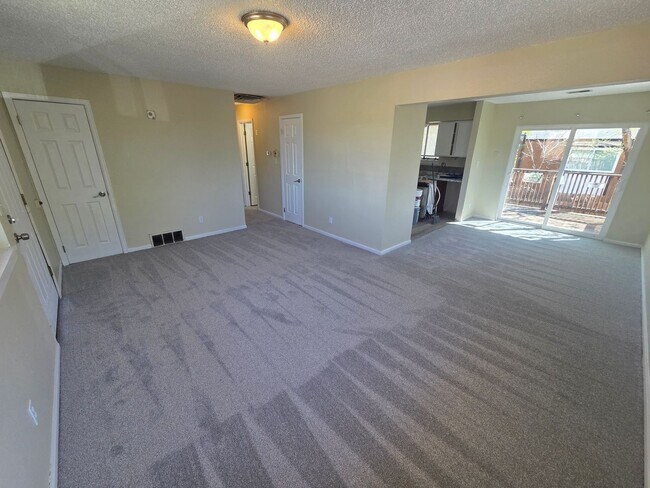 Building Photo - Wolff St - GN