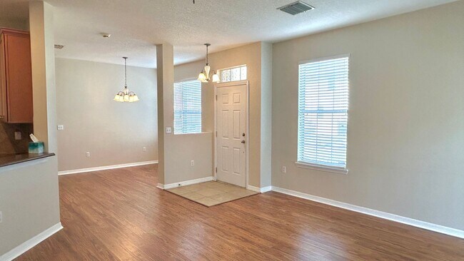 Building Photo - 3 bedroom, 2.5 bath, 2 car garage in a Qui...