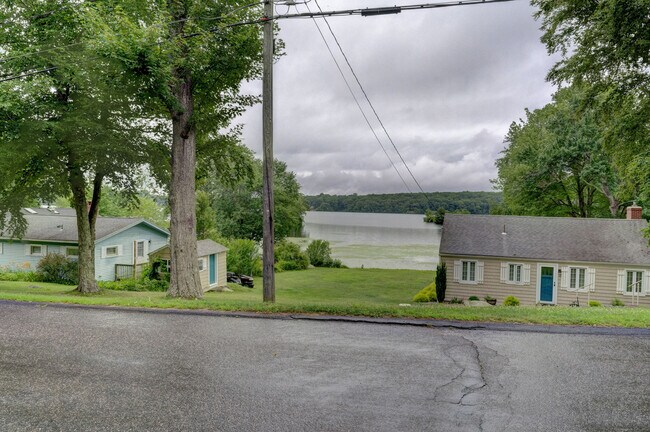 Foto del edificio - 285 Deepwood Dr