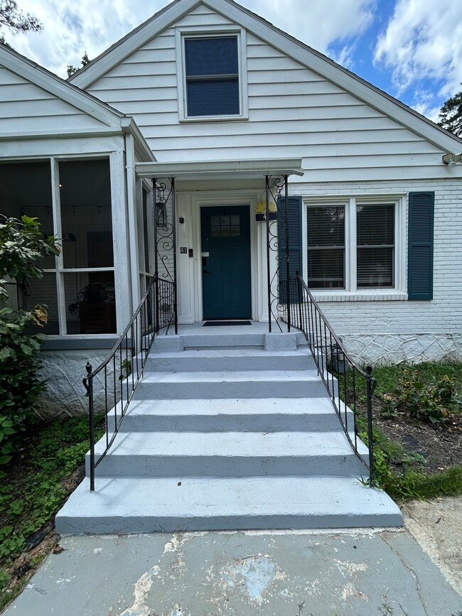 Building Photo - 41 Willow Wood Cir SE