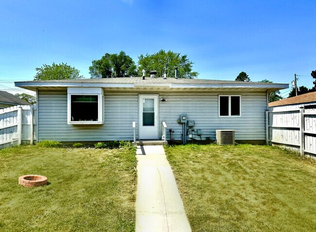 Patio interior - 1710 Onalaska Ave