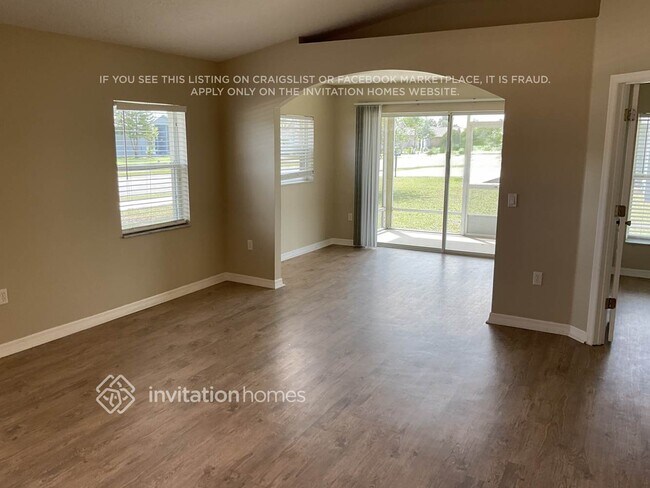 Building Photo - 2048 Gloria Cir