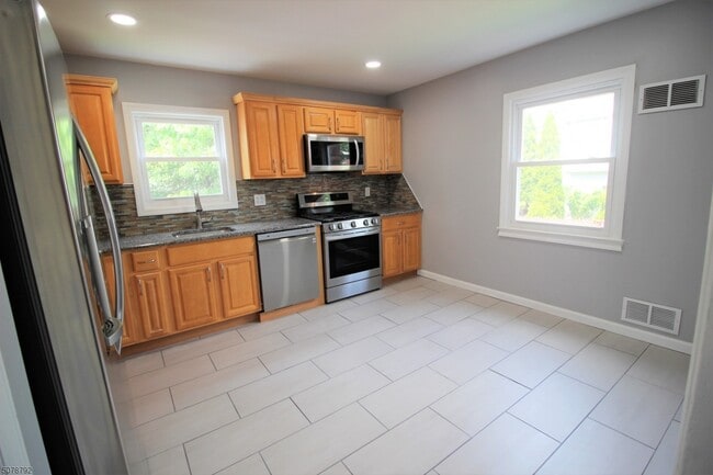 Building Photo - 1532 Hiawatha Ave