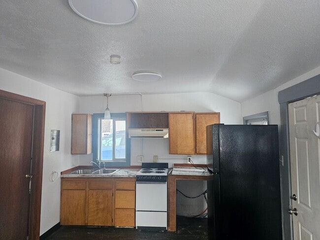 Building Photo - 1458 Noble St