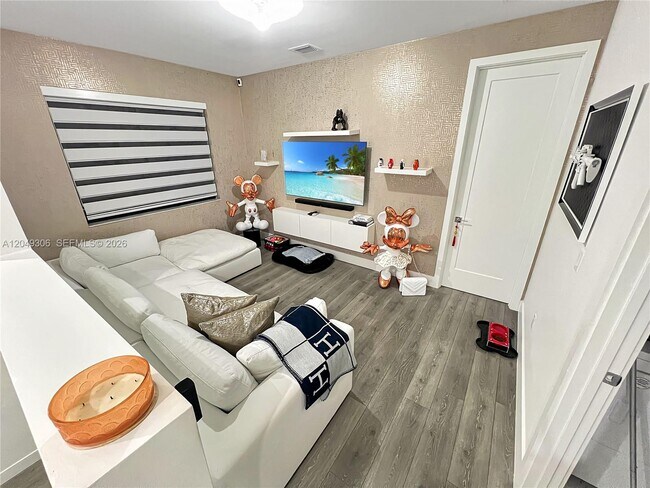 Foto del edificio - 4386 NW 80th Ct