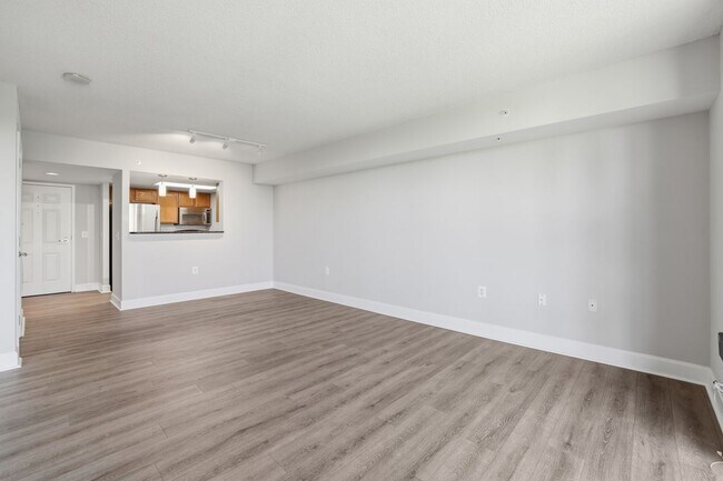 Foto del edificio - 11800 Sunset Hills Rd