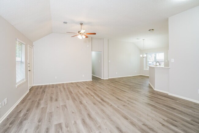 Foto del edificio - 5200 Rockwood Dr